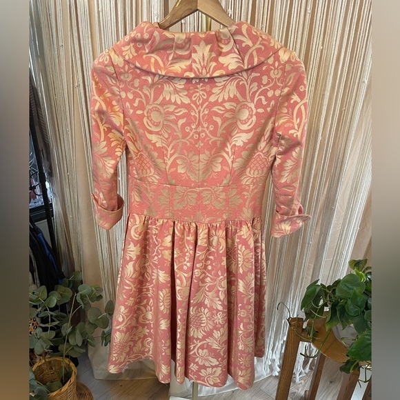 Vintage pink and gold floral jacquard brocade coat with Peter Pan collar - Picture 8 of 9